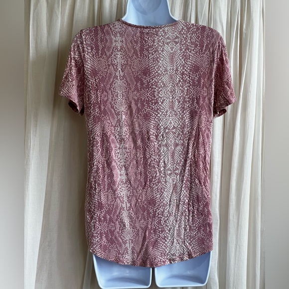 Mudd pink snakeprint top 🛍️ 4/$15 Bundle and Save 📦 - Picture 3 of 5